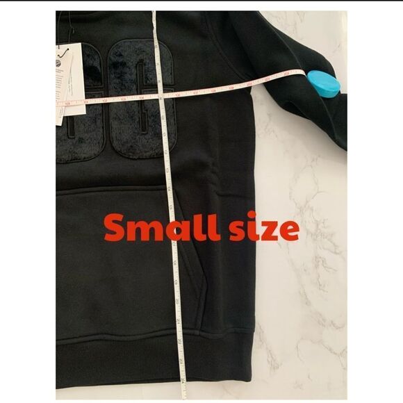 NWT UGG REY FUZZY LOGO HOODIE
small - Picture 3 of 7